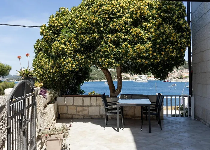 Radosic Apartment Hvar Town